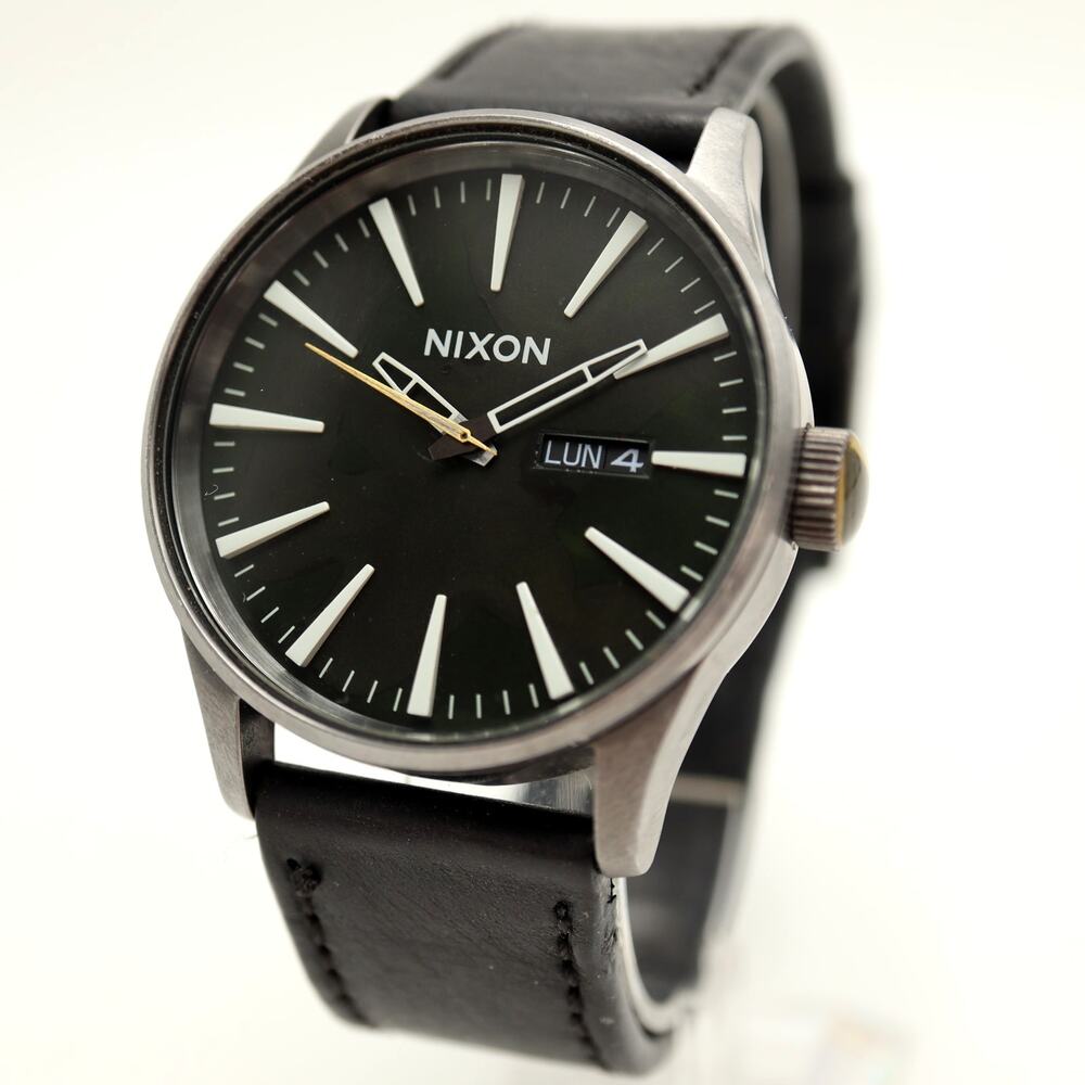 Nixon The Sentry Mens 42mm Dark Camo Day Date Watch Black Dial w New Battery